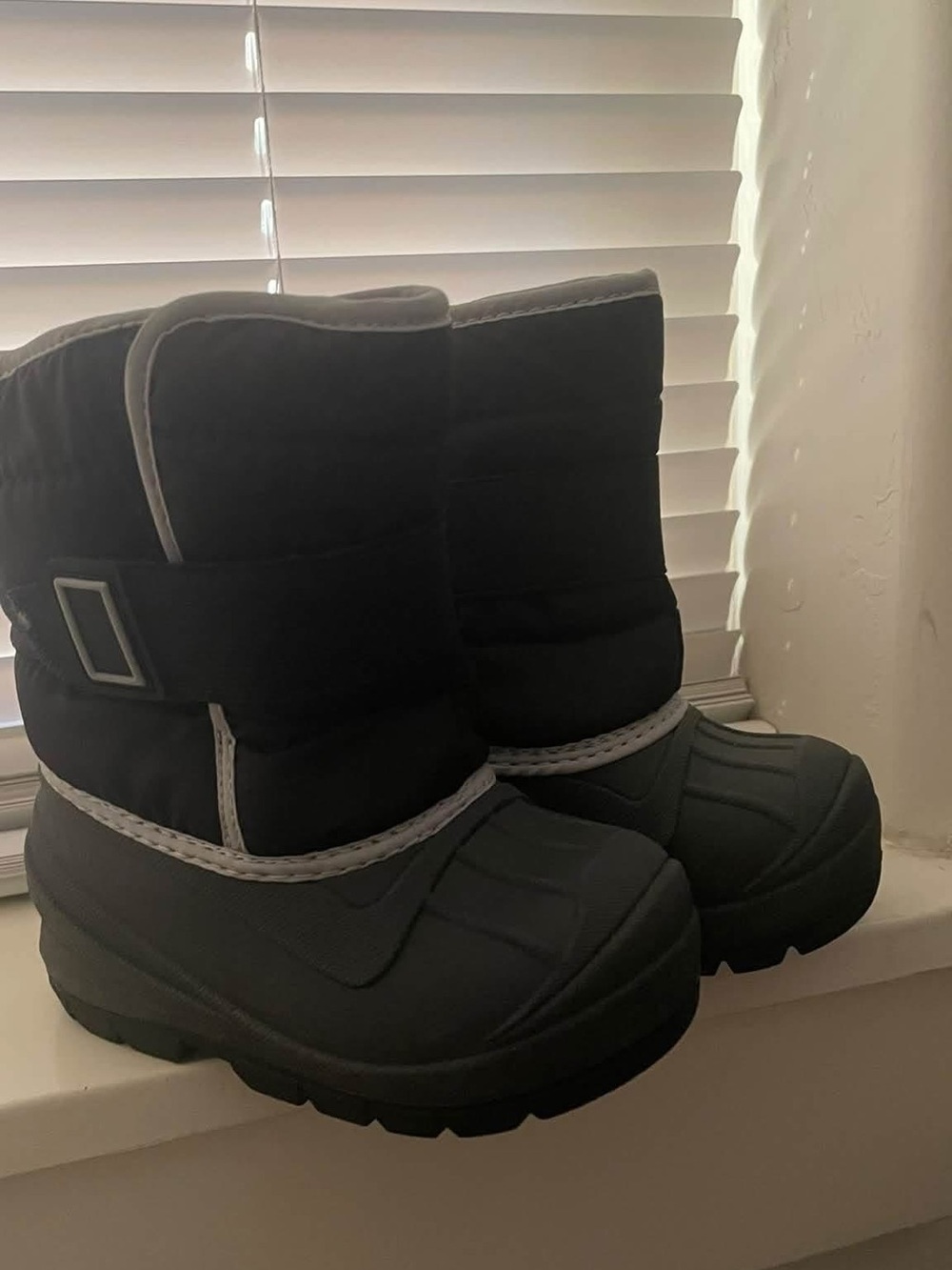 Cat & Jack Black Toddler 6c Snow Boots